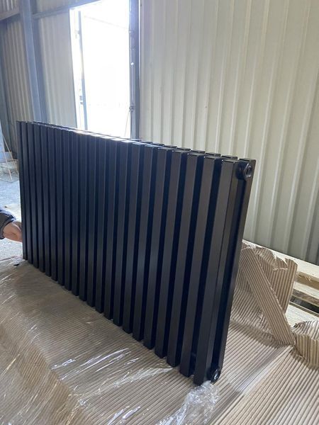 Дизайнерський радіатор опалення BETATHERM Quantum 2 H-500 мм, L-845 мм з нижнім підключенням BQ 2050/21 9005M 88 фото