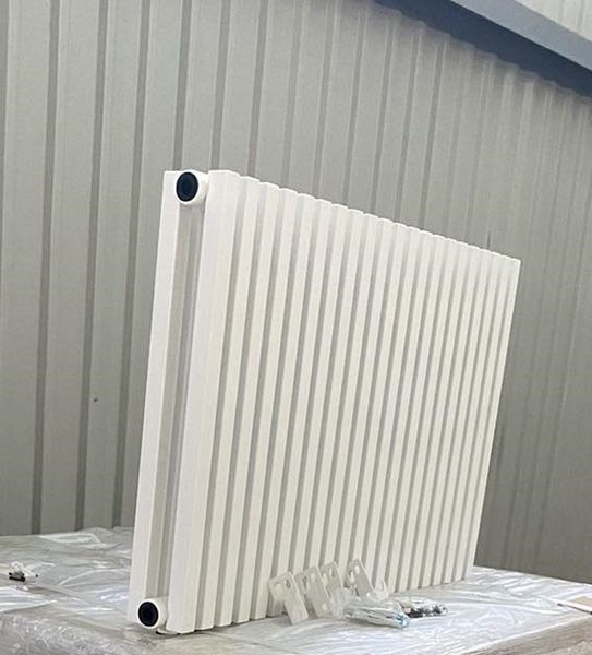 Дизайнерский горизонтальный радиатор отопления BETATHERM Quantum 2 H-500мм, L-845 мм с нижним подключением BQ 2050/21 9016M 88 фото