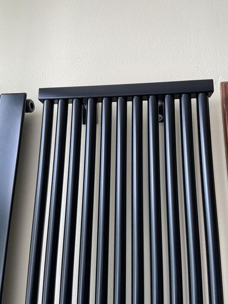 Дизайнерський вертикальний радіатор опалення BETATHERM PS Style 1 H-1800 мм, L-477 мм з нижнім підключенням PS 1180/13 9005M 99 фото
