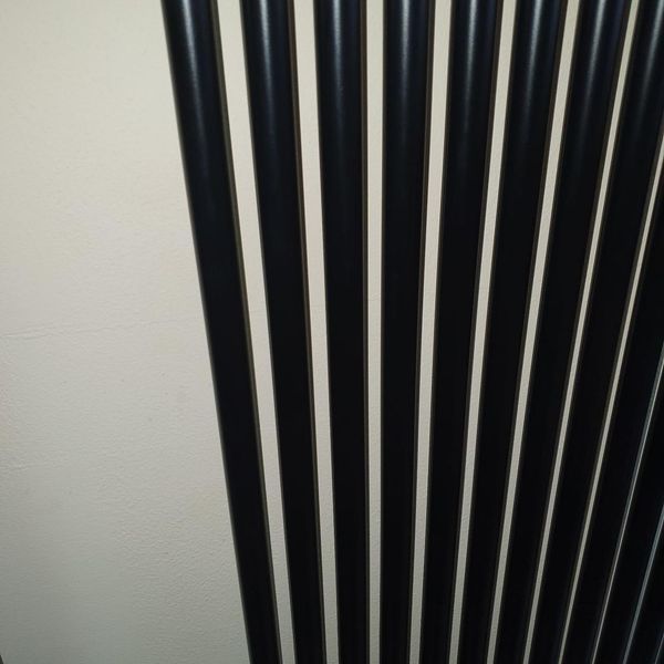 Дизайнерский вертикальный радиатор отопления BETATHERM Praktikum 1 H-1800 мм, L-387 мм нижнее подключение PV 1180/10  9005М 99 фото