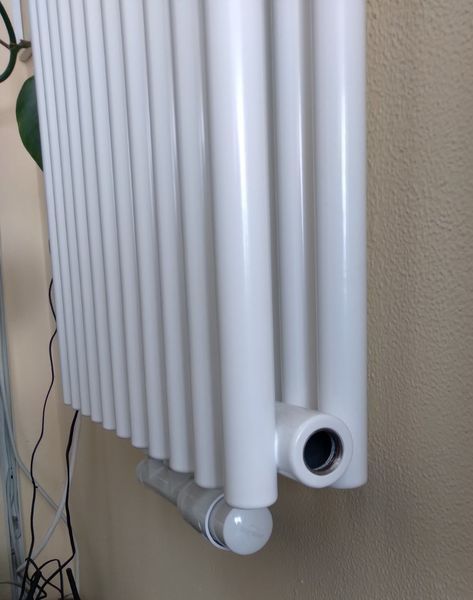 Дизайнерський вертикальний радіатор опалення BETATHERM Praktikum 2 H-1800 мм, L-425 мм з нижнім підключенням PV 2180/11 9016 99 фото