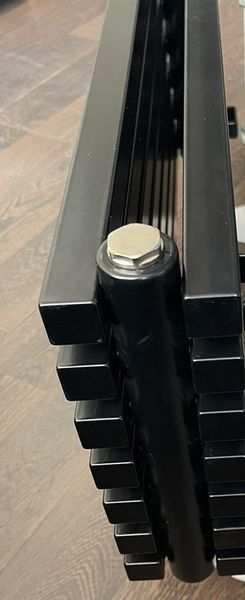 Дизайнерський горизонтальний радіатор опалення BETATHERM Quantum 2 H-405 мм, L-1600 мм з бічним підключенням BQH 2160/10 9005M 34 фото